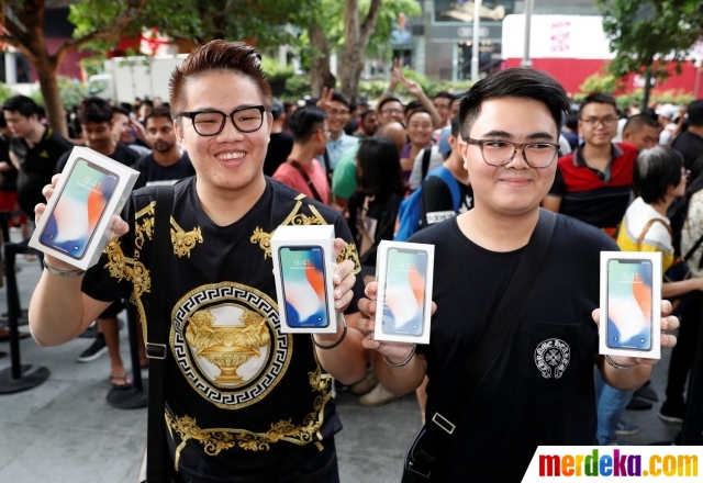 Foto : Hebohnya antrean iPhone X di Singapura merdeka.com