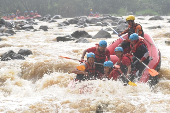 Uji adrenalin berarung jeram di musim hujan