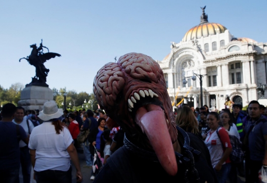 Kehebohan ribuan 'mayat hidup' berkeliaran di Mexico City