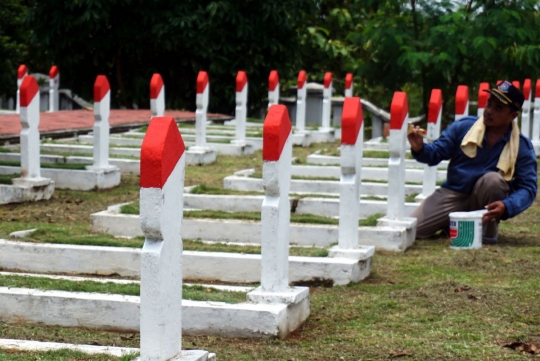 Jelang Hari Pahlawan, TMP Seribu di Serpong dipercantik