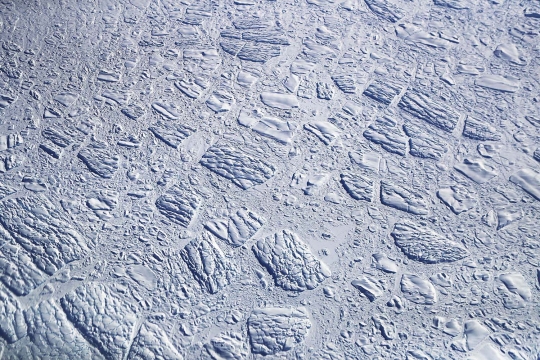 Pandangan udara kondisi es Antartika kian mencair