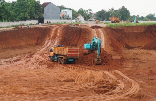 Pantau progres pembangunan tol Serpong-Kunciran