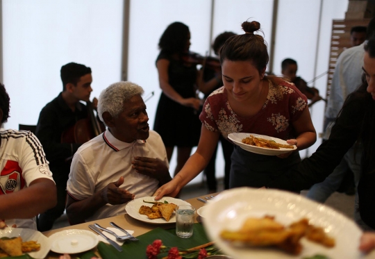 Mengunjungi restoran khusus tunawisma di Brasil