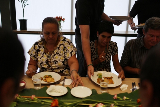 Mengunjungi restoran khusus tunawisma di Brasil