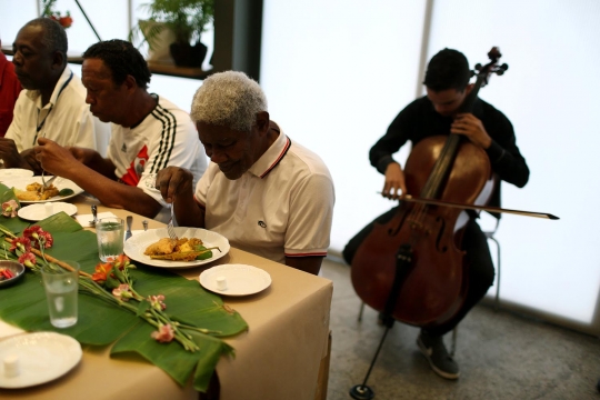 Mengunjungi restoran khusus tunawisma di Brasil