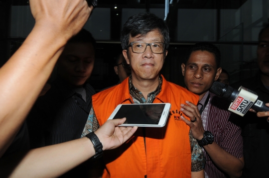 Resmi ditahan terkait korupsi e-KTP, begini ekspresi Anang Sugiana Sudiharjo