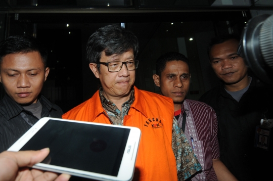 Resmi ditahan terkait korupsi e-KTP, begini ekspresi Anang Sugiana Sudiharjo