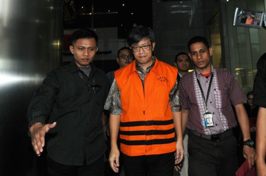 Resmi ditahan terkait korupsi e-KTP, begini ekspresi Anang Sugiana Sudiharjo