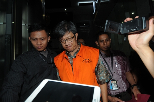 Resmi ditahan terkait korupsi e-KTP, begini ekspresi Anang Sugiana Sudiharjo