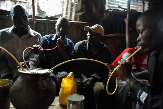 Mengenal Busaa, bir tradisional Kenya