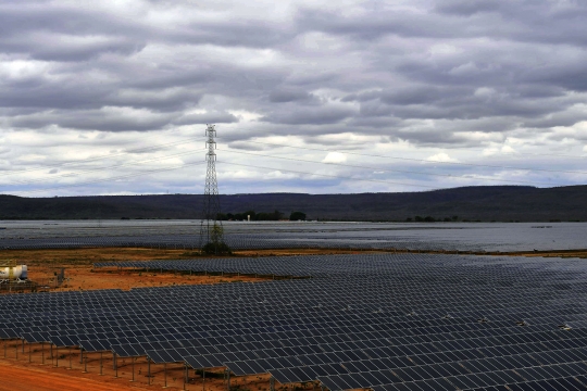 Mengunjungi pembangkit listrik tenaga surya terbesar di Amerika Latin