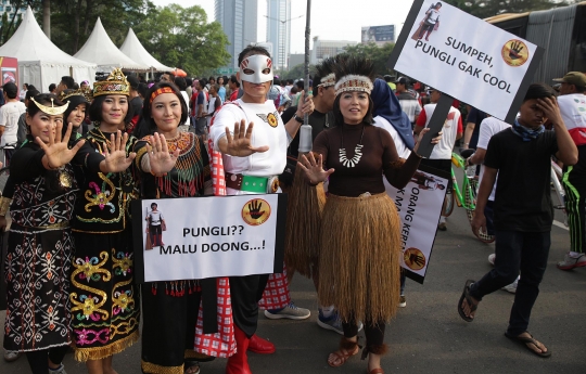 Aksi relawan berkostum tradisional sosialisasi anti Pungli di HI