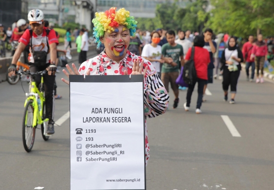 Aksi relawan berkostum tradisional sosialisasi anti Pungli di HI