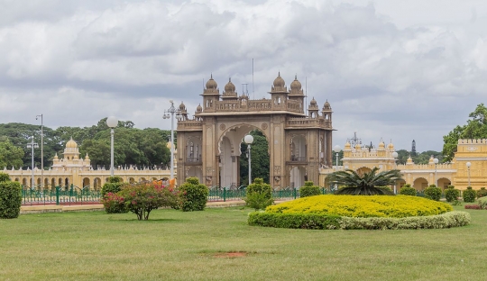 Pesona Amba Vilas, salah satu istana terbesar dan termegah di India