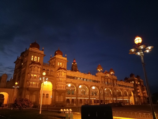 Pesona Amba Vilas, salah satu istana terbesar dan termegah di India
