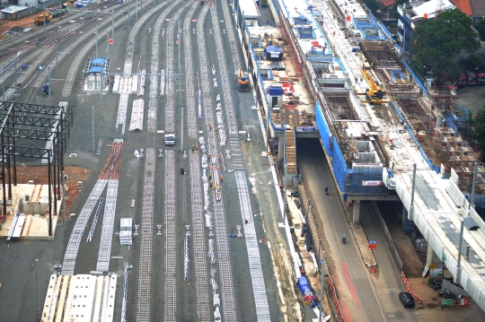 Pandangan udara progres pembangunan depo MRT di Lebak Bulus