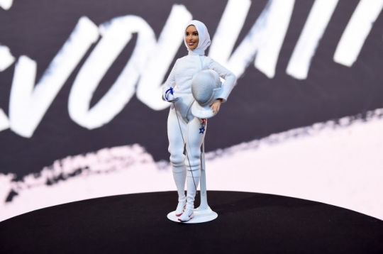 Terinspirasi atlet anggar, ini Barbie hijab pertama yang siap rilis di AS