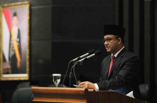 Anies-Sandi serahkan RAPBD 2018 ke DPRD DKI