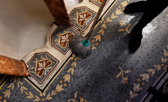 Intip isi toilet bernilai seni dan arsitektur unik di Liverpool