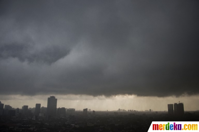 Foto Penampakan Mendung Selimuti Ibu Kota Merdeka Com