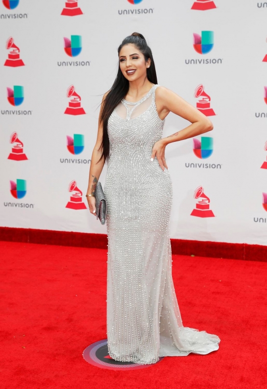 Deretan bintang latin cantik rupawan di Grammy Awards