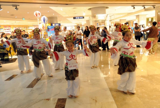 Kemeriahan Indonesia Menari 2017