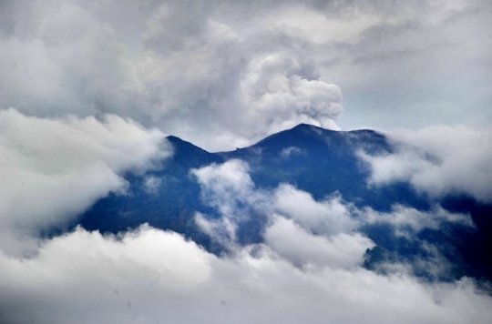 Penampakan terkini aktivitas erupsi Gunung Agung