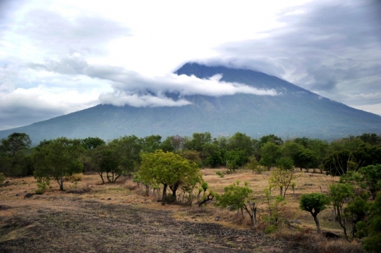 Penampakan terkini aktivitas erupsi Gunung Agung