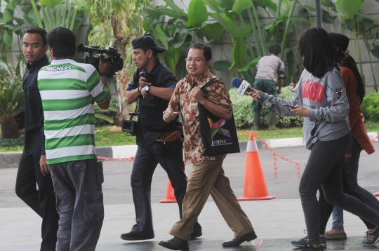Wabendum Golkar hindari wartawan saat keluar dari Gedung KPK