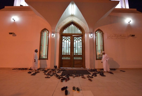 Melawat ke masjid Dhu Al-Nurayn, tempat Sunni, Syiah, dan Ibadi berbaur