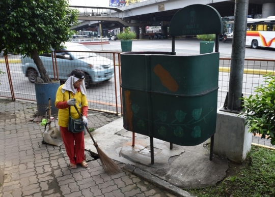 Agak terbuka, beginilah kondisi toilet umum di Filipina