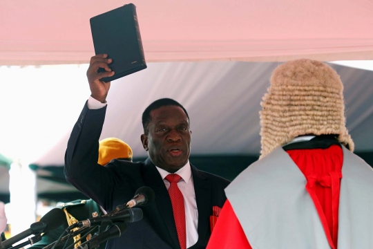 Semringah Emmerson Mnangagwa jadi presiden baru Zimbabwe