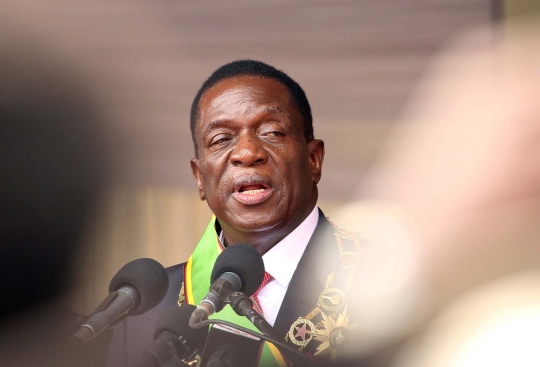 Semringah Emmerson Mnangagwa jadi presiden baru Zimbabwe