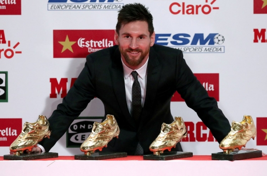 Didampingi istri cantiknya, Messi raih penghargaan sepatu emas keempat
