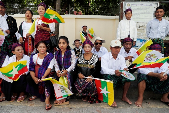 Antusias warga Myanmar sambut kedatangan Paus Fransiskus