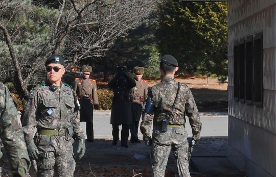 Tatapan maut tentara Korut awasi kunjungan Menhan Korsel di Panmunjom