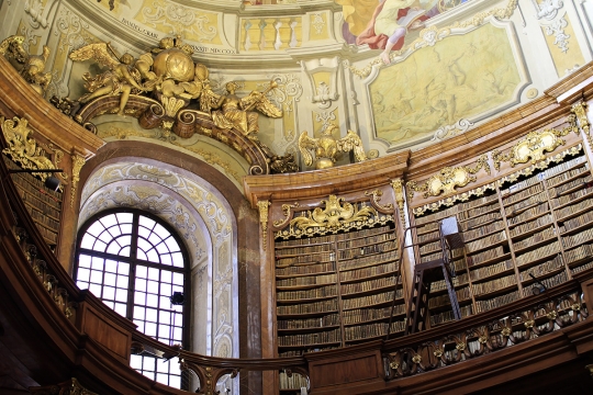 Berlapis emas, perpustakaan nasional Austria jadi yang terindah di dunia
