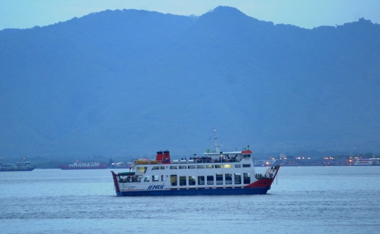 Bandara Ngurah Rai ditutup, kapal tambahan di Gilimanuk disiapkan