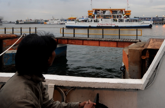 Bandara Ngurah Rai ditutup, kapal tambahan di Gilimanuk disiapkan