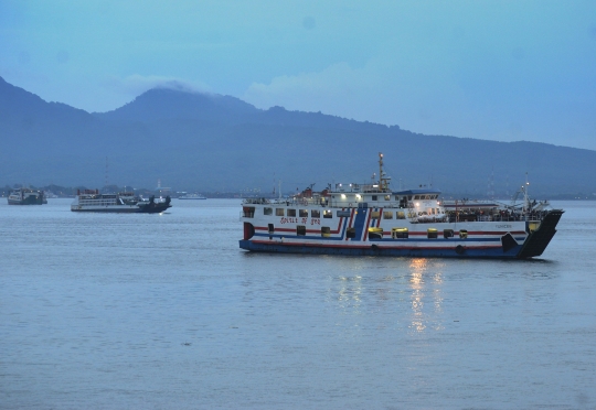 Bandara Ngurah Rai ditutup, kapal tambahan di Gilimanuk disiapkan