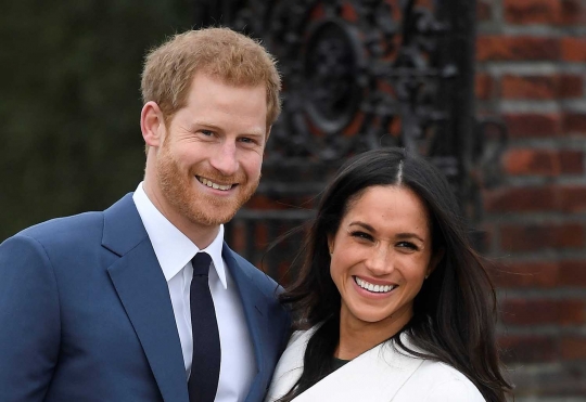 Wajah bahagia Pangeran Harry dan Meghan Markle saat umumkan pertunangan