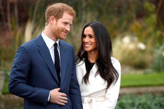 Wajah bahagia Pangeran Harry dan Meghan Markle saat umumkan pertunangan