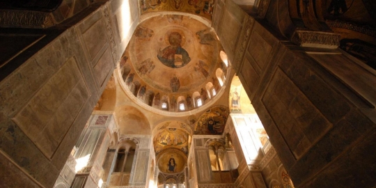 Karya seni peninggalan Islam dan Kristen di interior Hagia Sophia