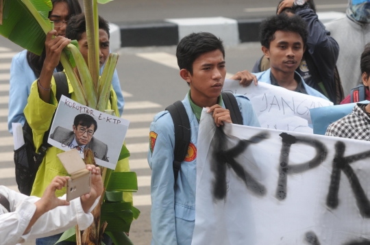 Terkait kasus e-KTP, aktivis geruduk KPK minta Menteri Yasonna diperiksa