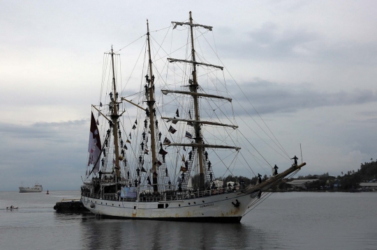 Kedatangan KRI Dewa Ruci jadi tontonan warga Sabang