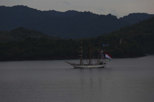 Kedatangan KRI Dewa Ruci jadi tontonan warga Sabang