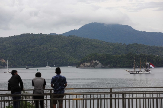 Kedatangan KRI Dewa Ruci jadi tontonan warga Sabang