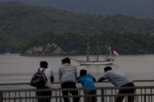 Kedatangan KRI Dewa Ruci jadi tontonan warga Sabang