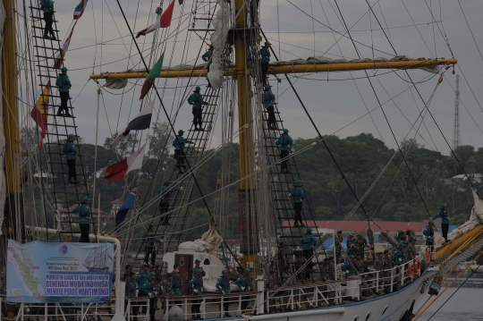 Kedatangan KRI Dewa Ruci jadi tontonan warga Sabang