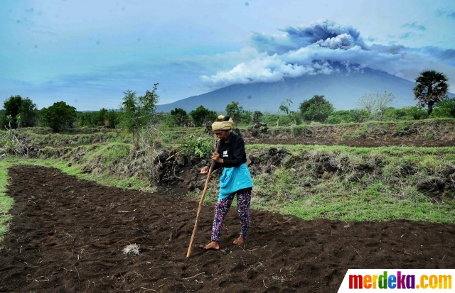 Foto : Sebagian warga masih nekat beraktivitas di zona 